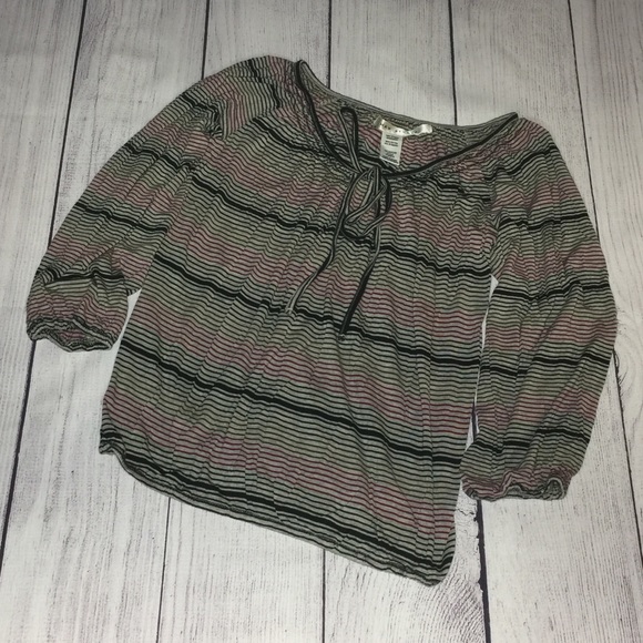 🛍️ 4/$20 MAX STUDIO Top - Picture 2 of 3